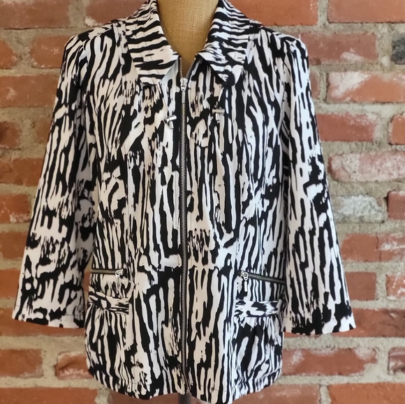 Chico's Jackets & Blazers - Zenergy by Chicos size 1 (medium) black and white zippered jacket